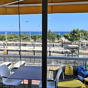  Apartamento Luxury Accommodation, Next To & Train Station